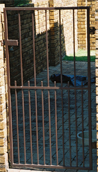 Side gate